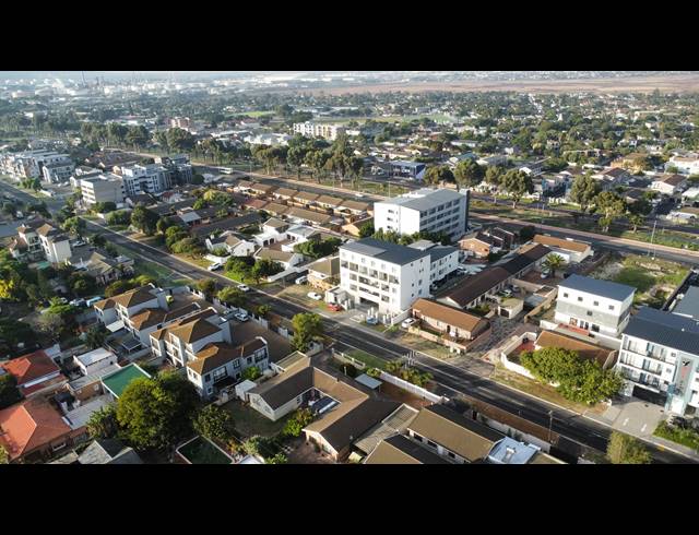 300M² BUILDING FOR SALE IN TABLE VIEW